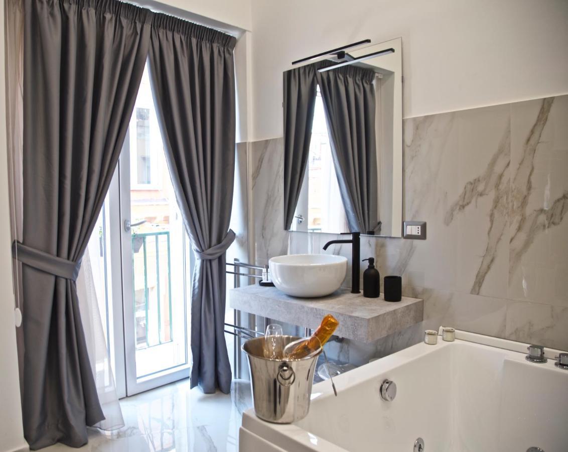 Scugnizzo Apartment Luxury Home Naples Luaran gambar